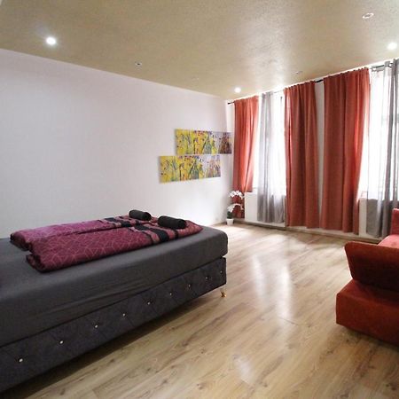 וינה Private Triple Bedroom Rf1 מראה חיצוני תמונה