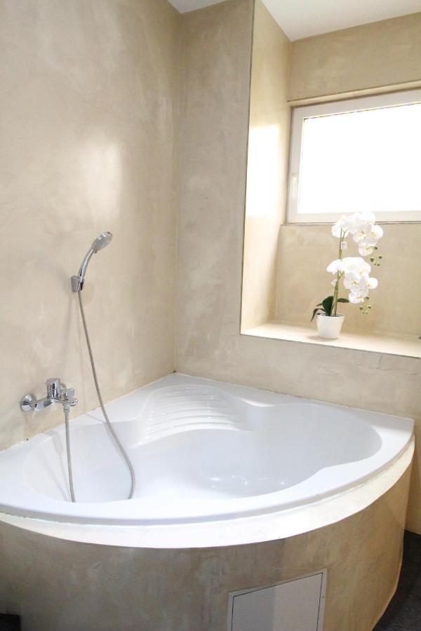 וינה Private Triple Bedroom Rf1 מראה חיצוני תמונה