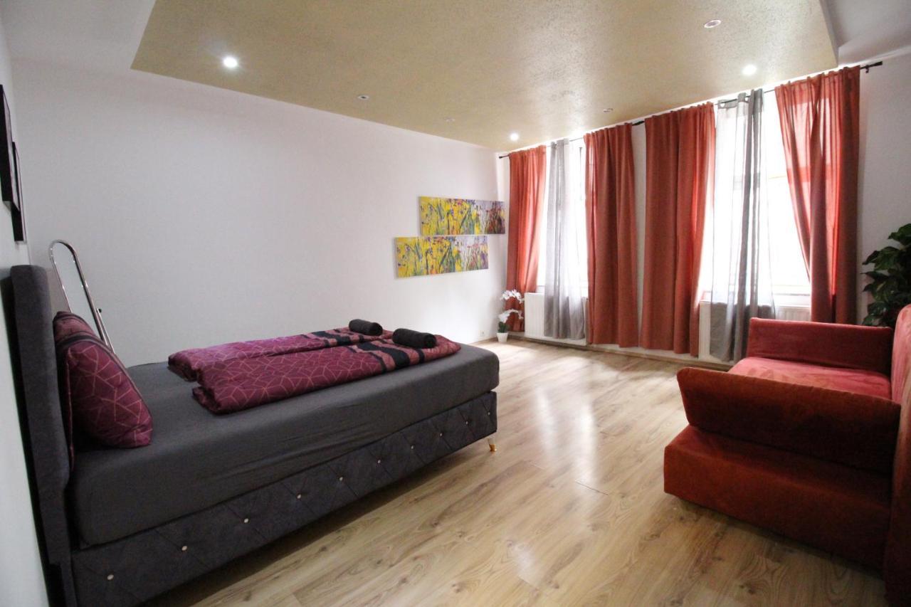 וינה Private Triple Bedroom Rf1 מראה חיצוני תמונה