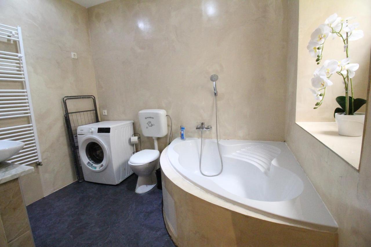 וינה Private Triple Bedroom Rf1 מראה חיצוני תמונה